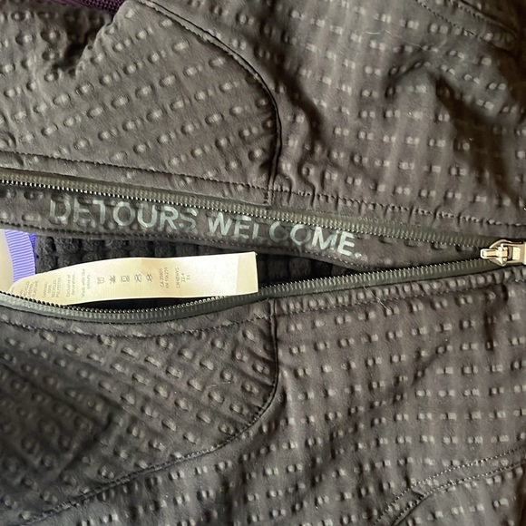 Lululemon BNWT- water repellent Fleece Lined hiking Vest- size 0 xs- black quilt - Picture 9 of 15